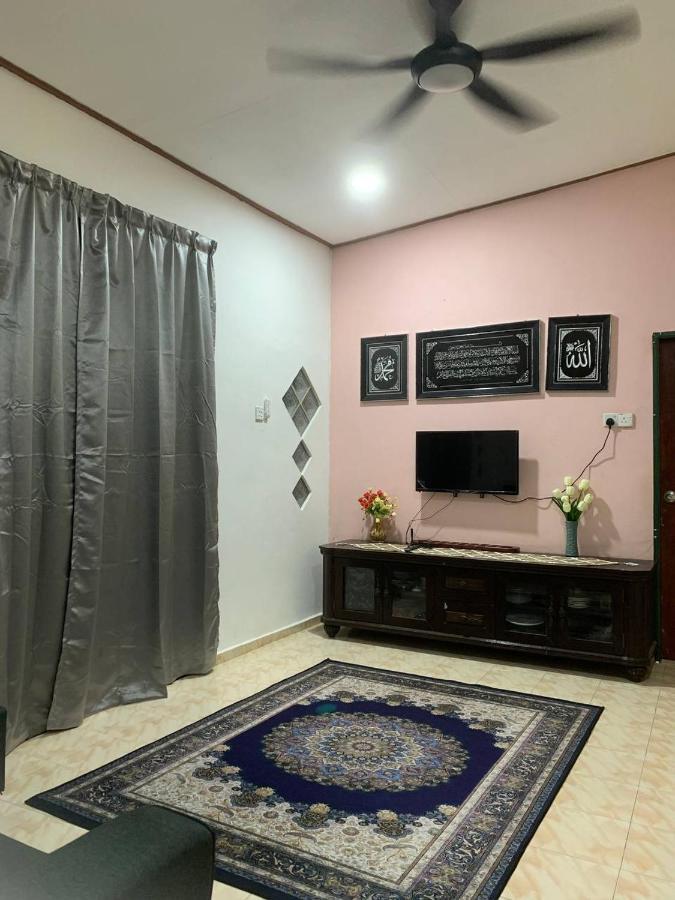 Lavender Homestay Desa Chendering 3 Bedrooms Kuala Terengganu Ngoại thất bức ảnh